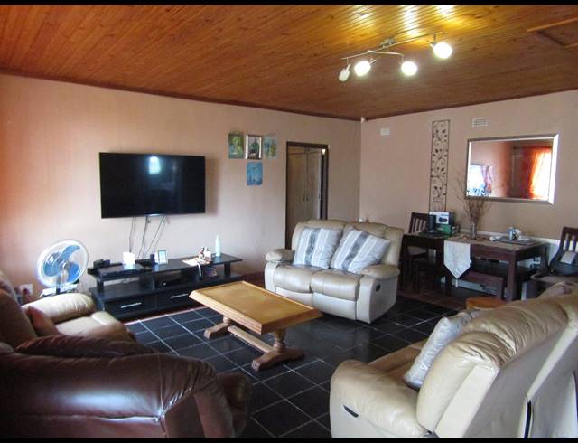 3 BEDROOM HOUSE FOR SALE IN MOSELEY PARK